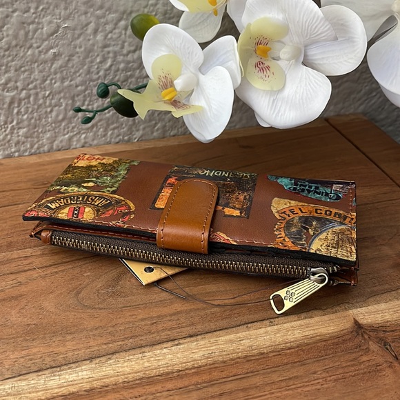 💖🆕💖Patricia Nash NAZARI Travel Sticker Print Leather RFID Wallet Collection - Picture 12 of 16